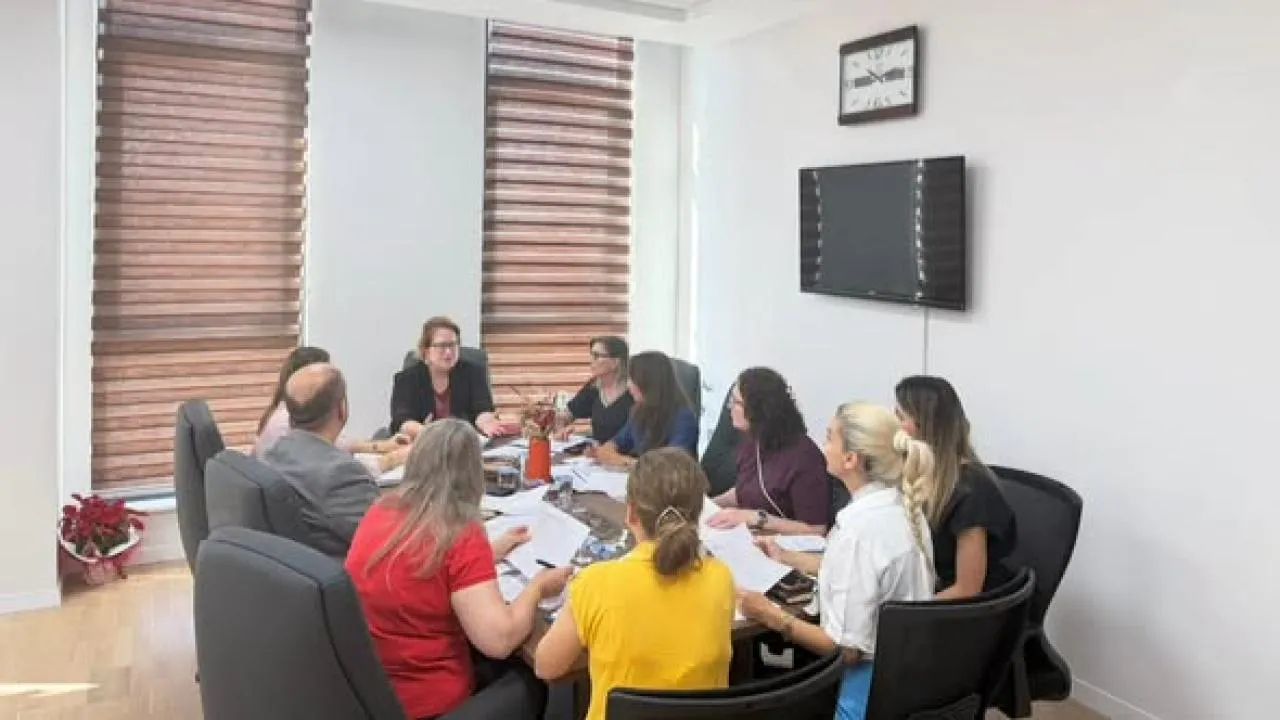 KIRKLARELİ’NİN ÇINARLARI İÇİN ÖNEMLİ BULUŞMA Kırklareli Valiliği himayelerinde planlanan “Kırklareli’nin Çınarları Projesi” kapsamında değerlendirme toplantısı