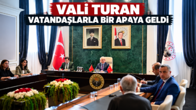 Kırklareli Valisi Uğur Turan, Valilik Atatürk Toplantı Salonu’nda düzenlenen halk